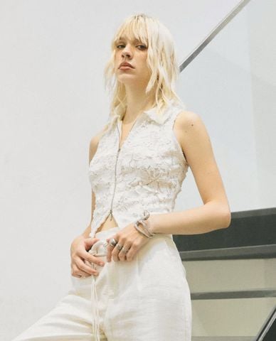  DEZUS - Áo sát nách nữ cổ bẻ phối ren Snow Babe 