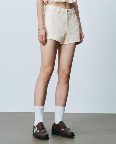  URBAN REVIVO - Quần short jeans nữ phối hoa nhí 