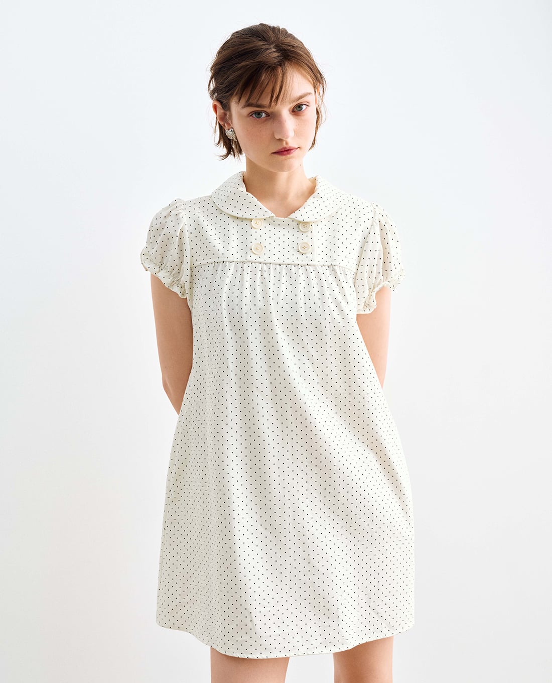 URBAN REVIVO - Đầm mini tay bồng họa tiết chấm bi
