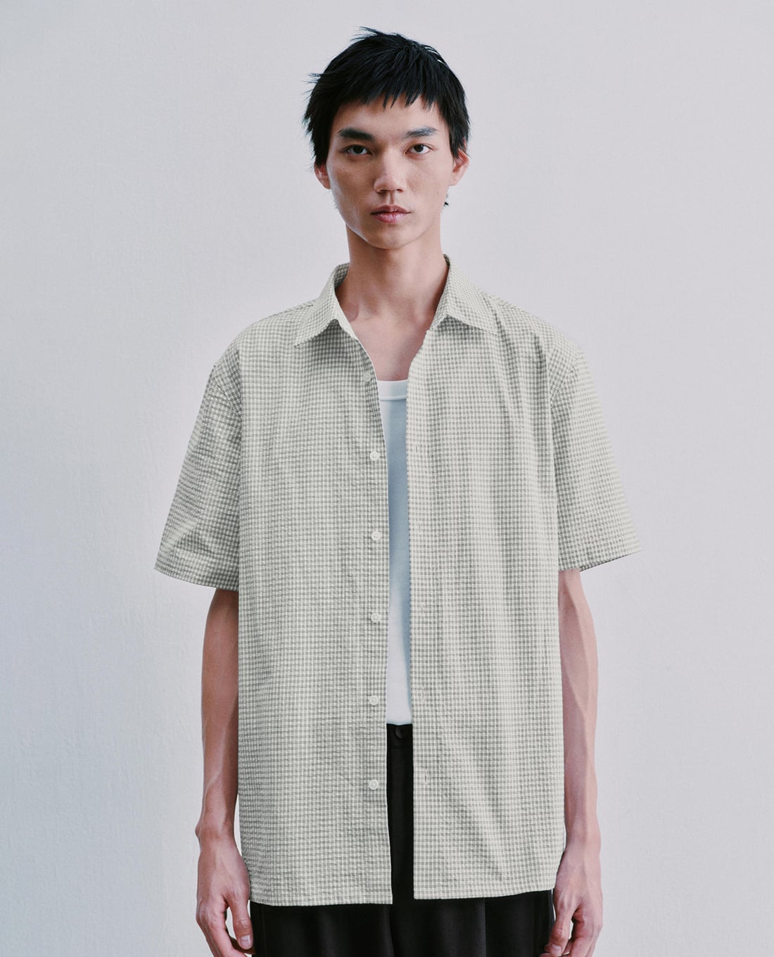 URBAN REVIVO - Áo sơ mi nam cổ bẻ tay ngắn sọc caro