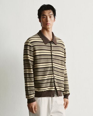  URBAN REVIVO - Áo dệt kim nam cổ bẻ tay dài kẻ sọc 