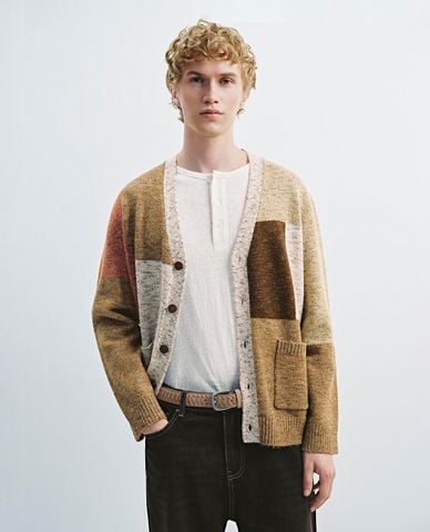  URBAN REVIVO - Áo khoác cardigan nam tay dài họa tiết khối màu 