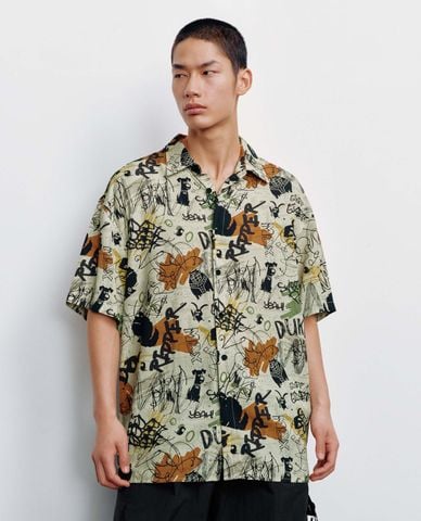  URBAN REVIVO - Áo sơ mi nam cổ bẻ tay ngắn in họa tiết 
