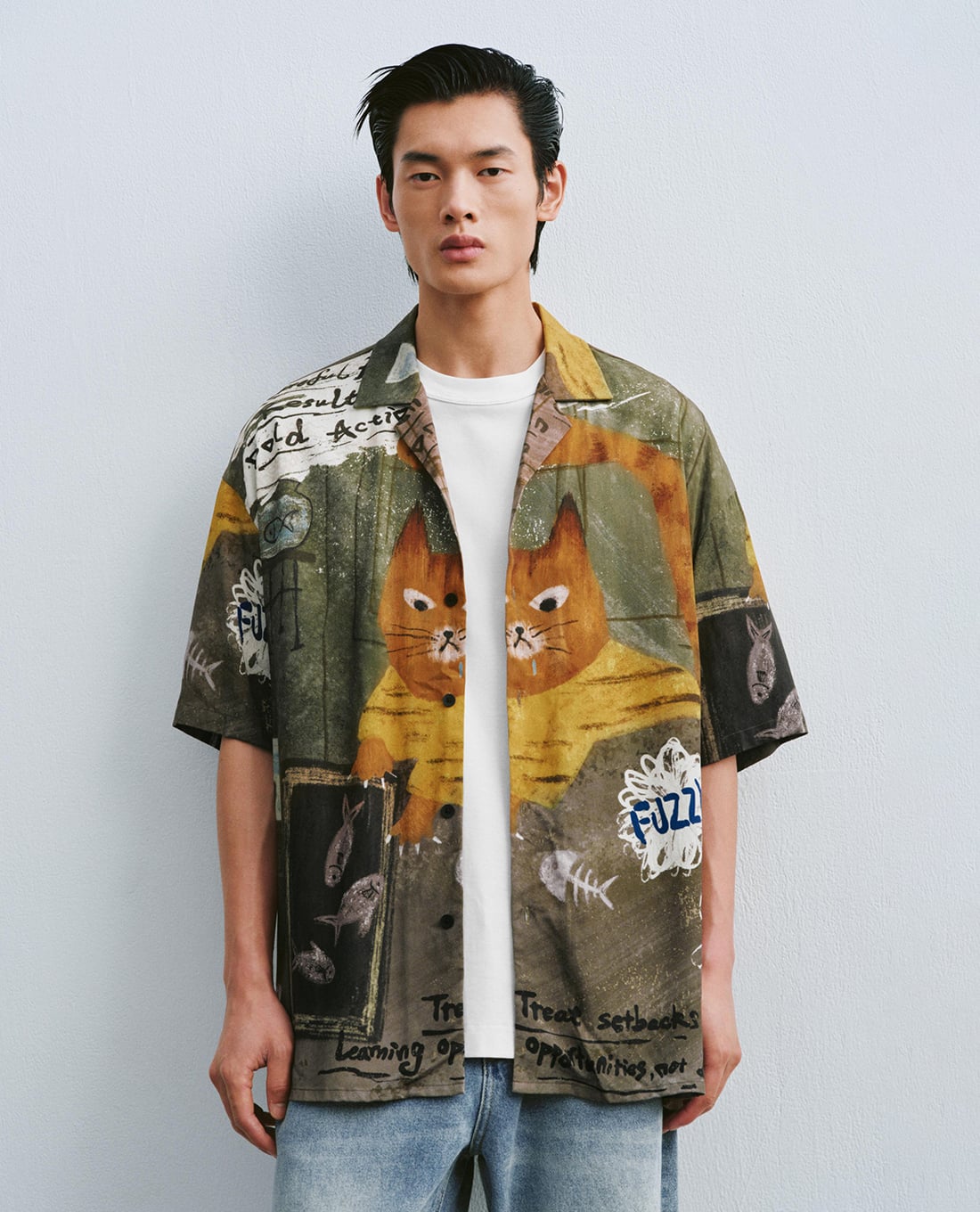 URBAN REVIVO - Áo sơ mi nam cổ bẻ tay ngắn in họa tiết