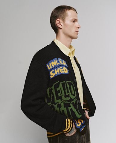  URBAN REVIVO - Áo khoác cardigan nam tay dài phối họa tiết chữ 