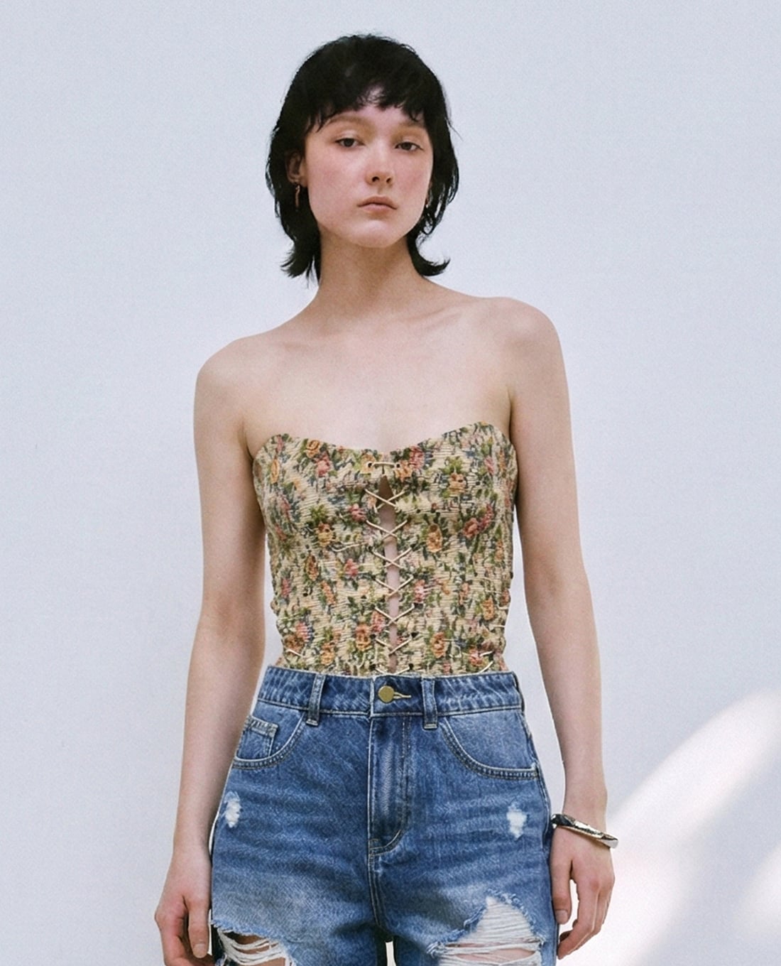 URBAN REVIVO - Áo kiểu nữ cúp ngực dây rút họa tiết hoa