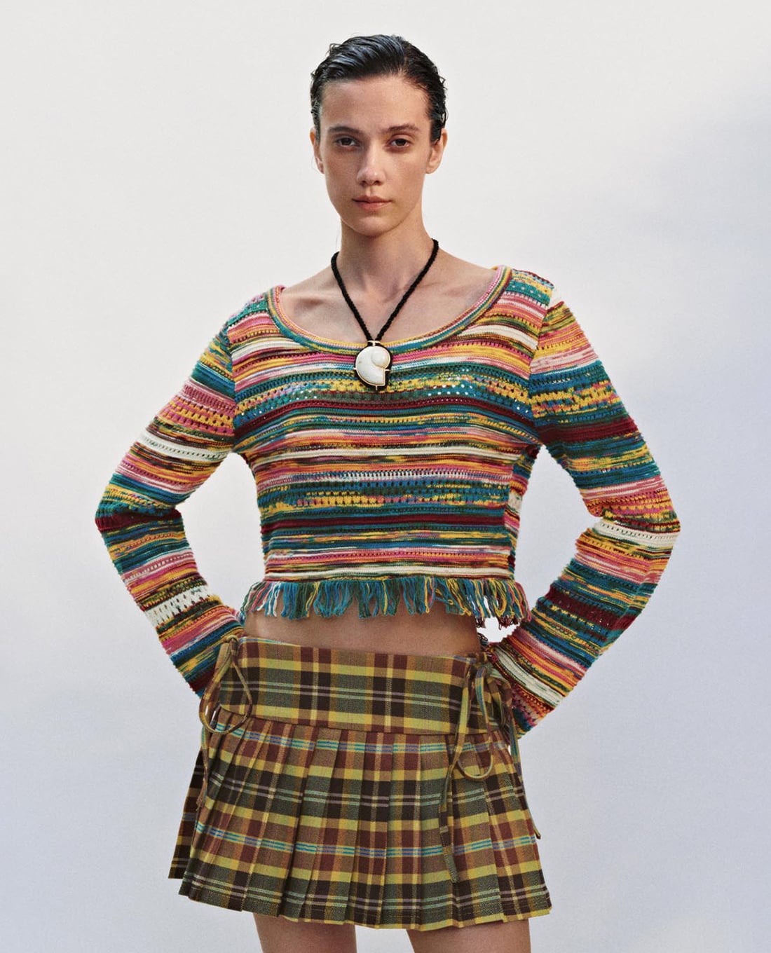 URBAN REVIVO - Áo dệt kim nữ tay dài phối tua rua