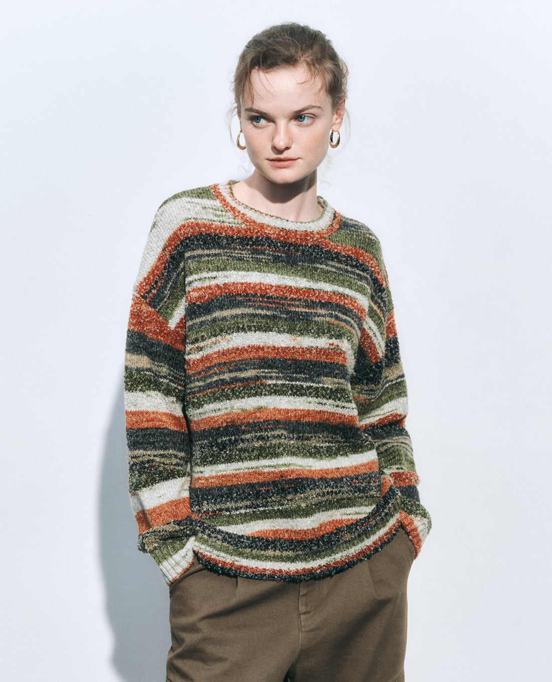 URBAN REVIVO - Áo dệt kim nữ cổ tròn tay dài kẻ sọc