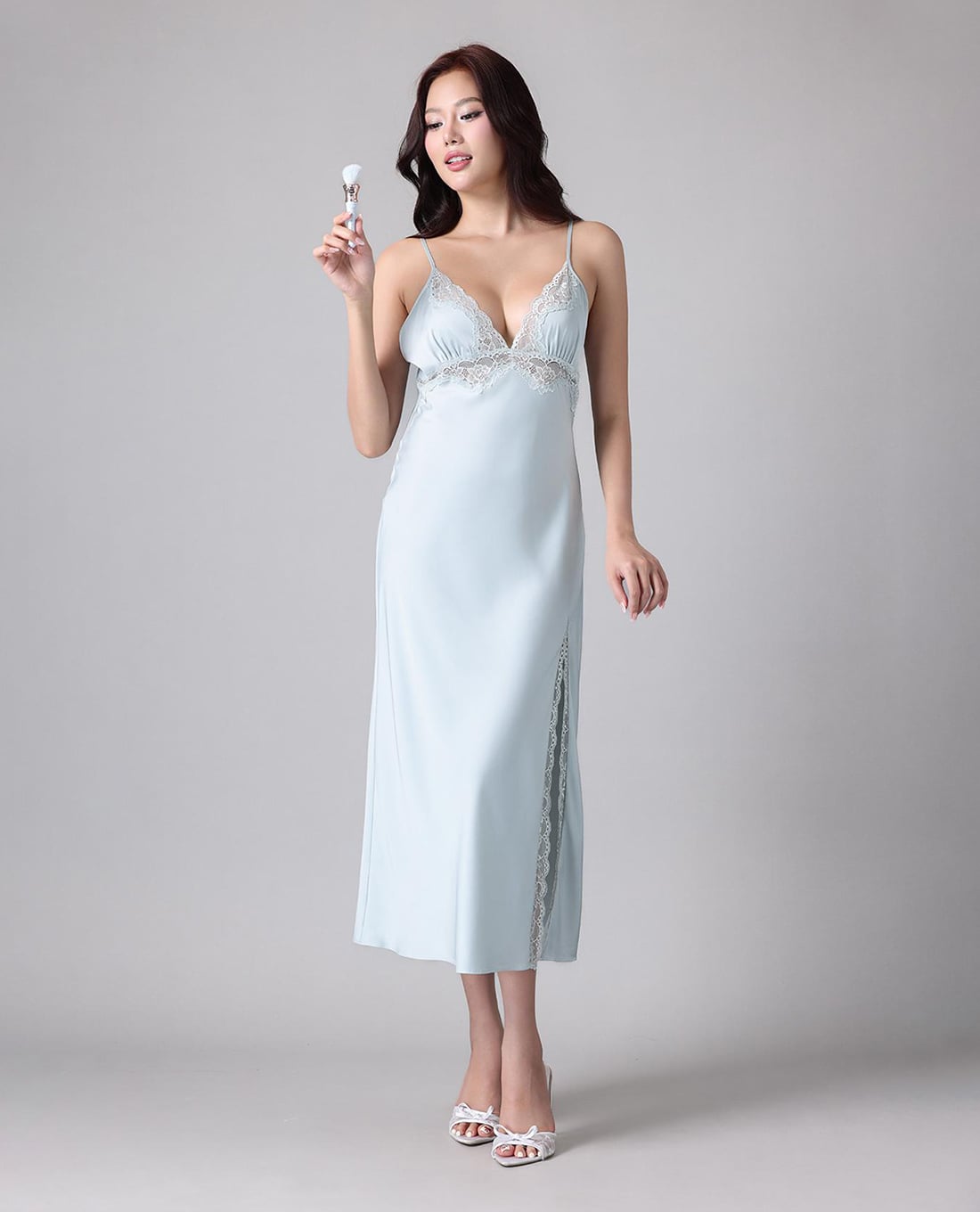 VERA BY CHIPU - Đầm midi mặc nhà satin trơn phối ren