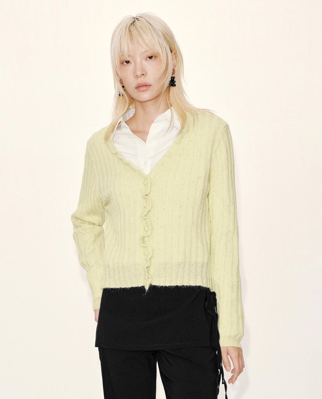 URBAN REVIVO - Áo khoác cardigan nữ cổ V tay dài bèo nhún