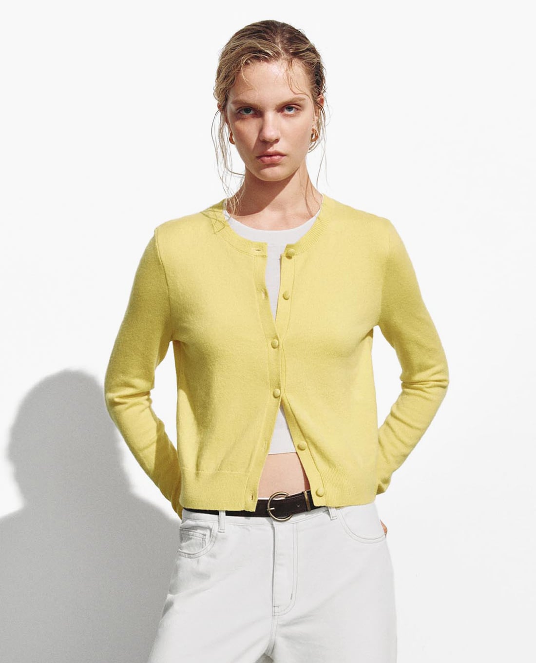 URBAN REVIVO - Áo khoác cardigan nữ cổ tròn tay dài phom croptop