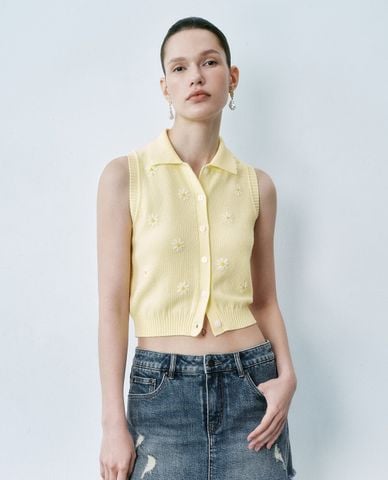  URBAN REVIVO - Áo dệt kim nữ sát nách cổ bẻ thêu hoa 