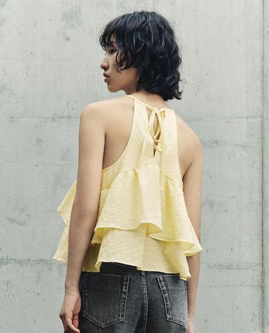  URBAN REVIVO - Áo kiểu nữ cổ yếm phối bèo xếp tầng 