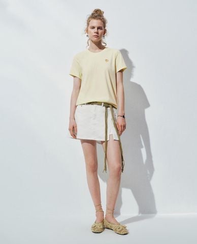  URBAN REVIVO - Áo thun nữ cổ tròn tay ngắn phối họa tiết 