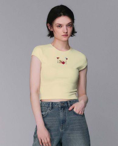  URBAN REVIVO - Áo croptop nữ cổ tròn tay ngắn phom ôm 