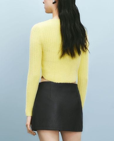  URBAN REVIVO - Áo dệt kim nữ cổ tròn tay dài phom croptop 