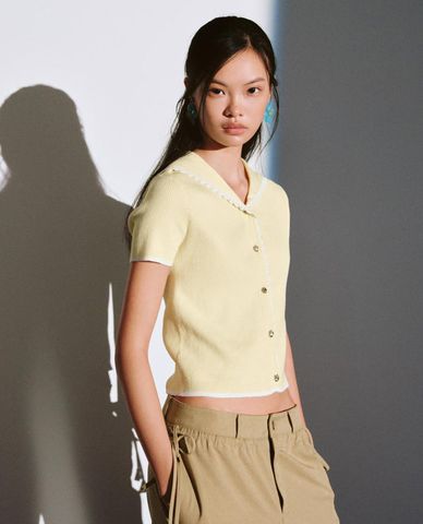  URBAN REVIVO - Áo dệt kim nữ tay ngắn cổ bẻ viền ren 