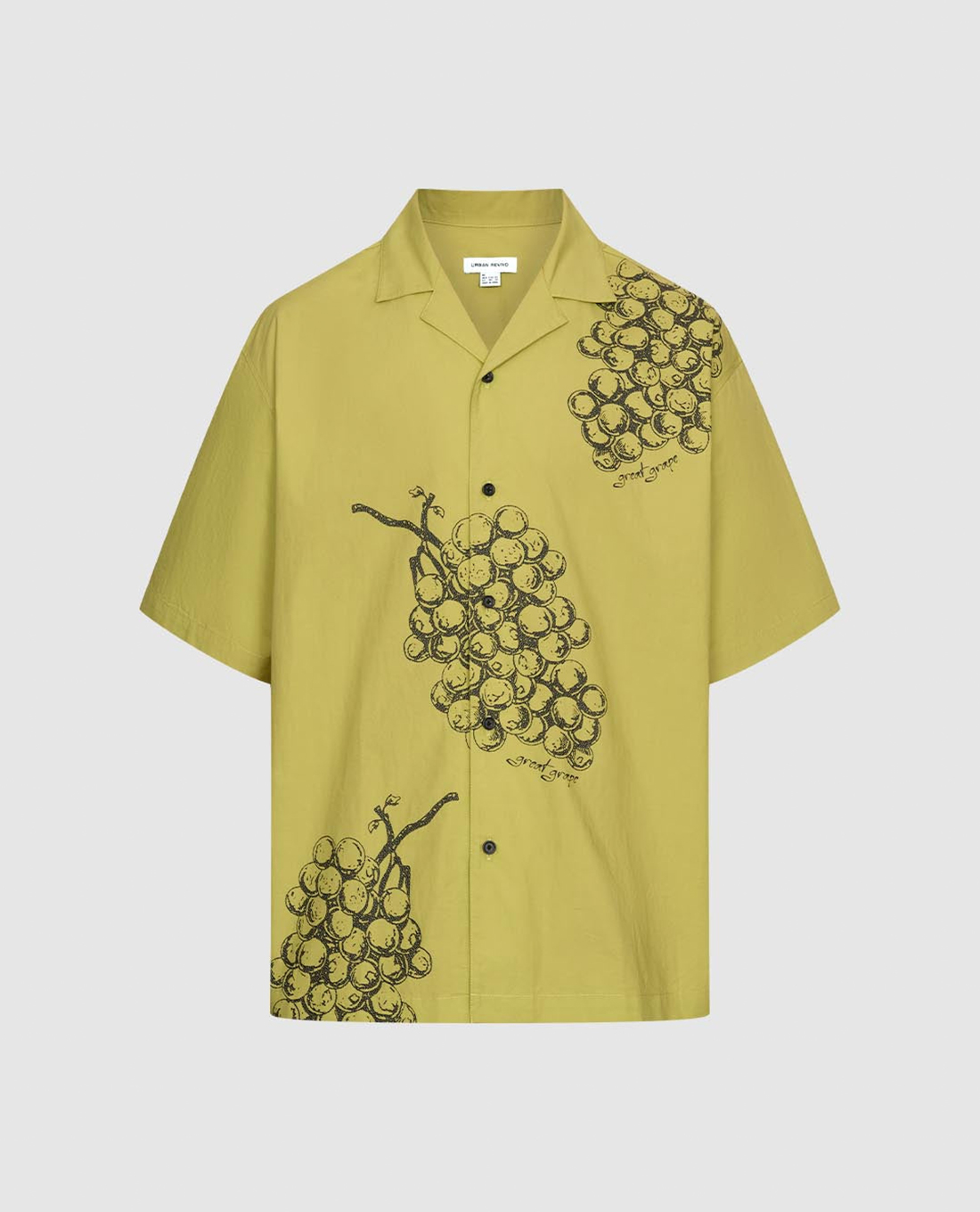 URBAN REVIVO - Áo sơ mi nam tay ngắn họa tiết trái cây
