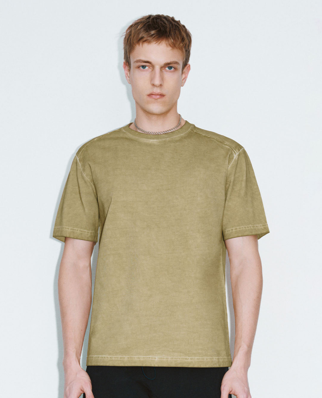 URBAN REVIVO - Áo thun nam cổ tròn tay ngắn thời trang