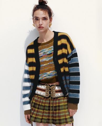  URBAN REVIVO - Áo khoác cardigan nữ phối sọc tương phản 