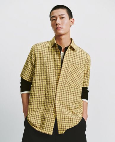  URBAN REVIVO - Áo sơ mi nam cổ bẻ tay ngắn sọc caro 