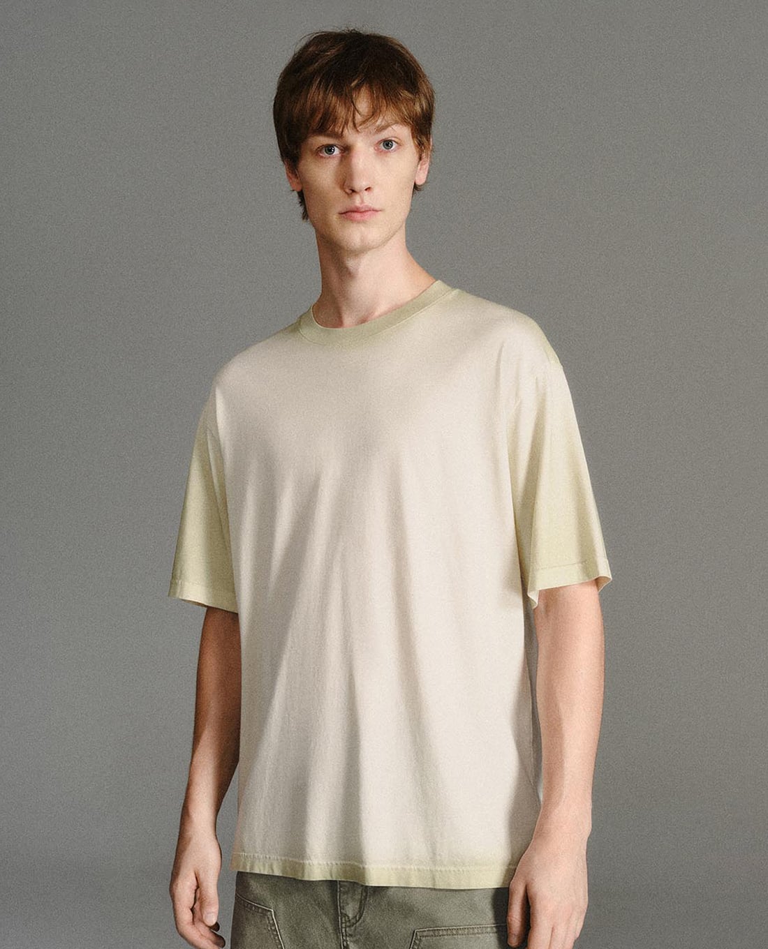 URBAN REVIVO - Áo thun nam cổ tròn tay ngắn phối màu