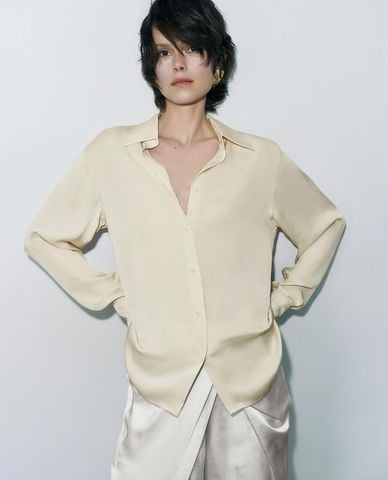  URBAN REVIVO - Áo sơ mi nữ cổ bẻ tay dài thanh lịch 