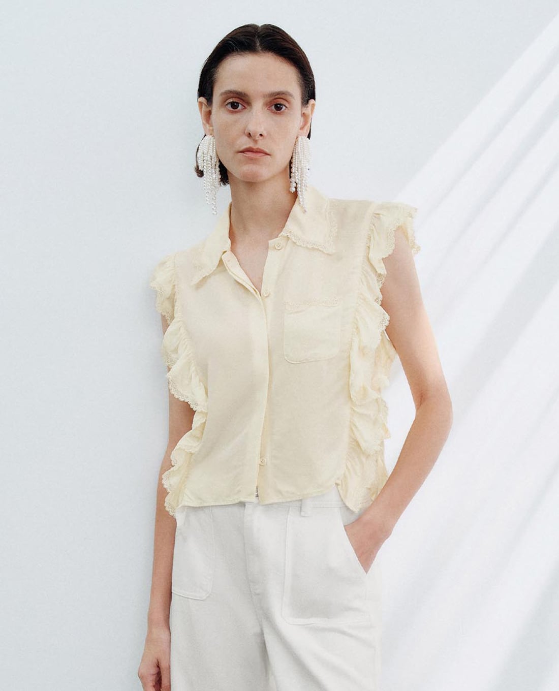 URBAN REVIVO - Áo sát nách nữ cổ bẻ nhún bèo