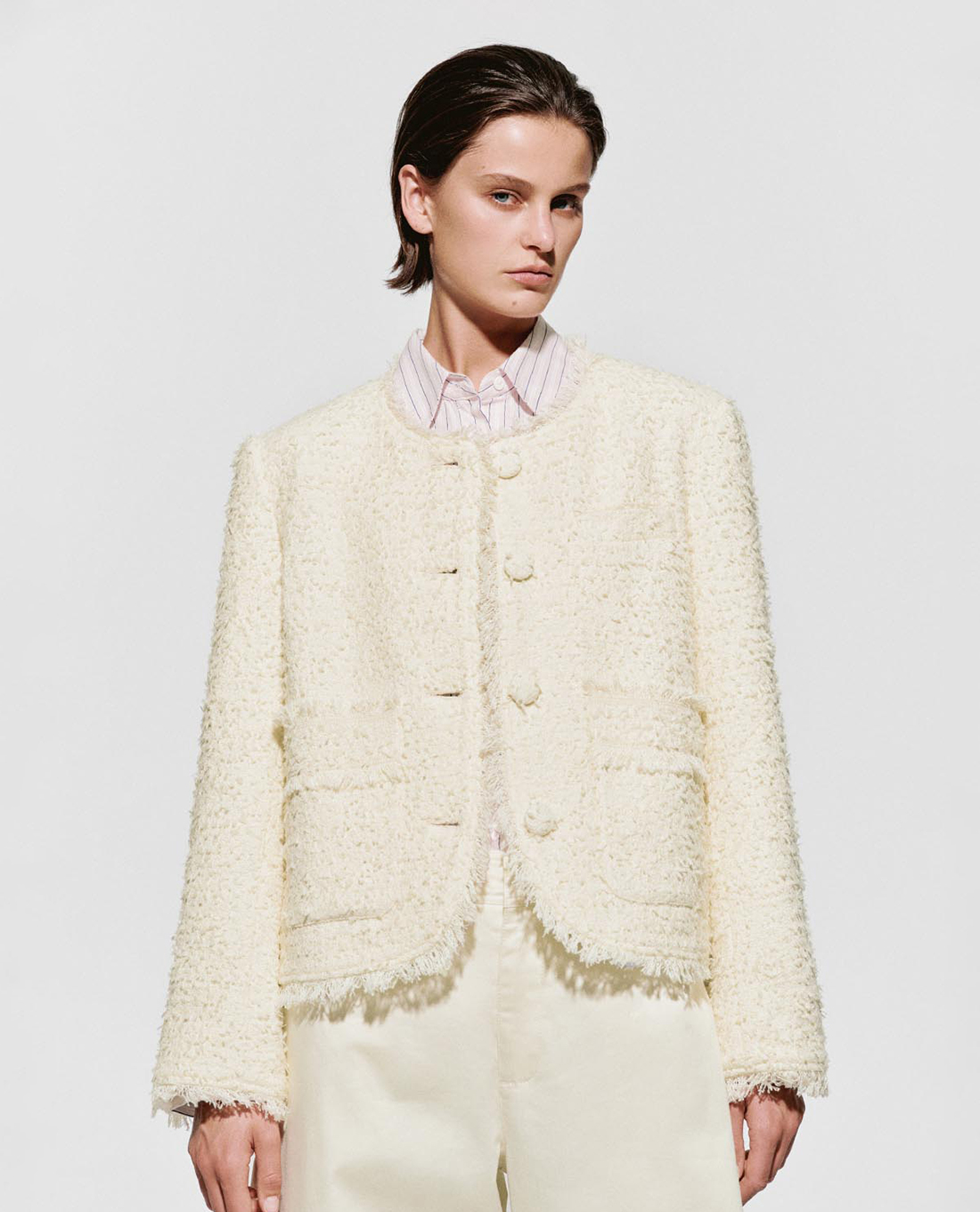 URBAN REVIVO - Áo khoác tweed nữ cổ tròn viền tua rua