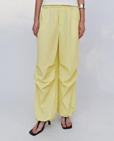  URBAN REVIVO - Quần unisex ống rộng lưng thun 