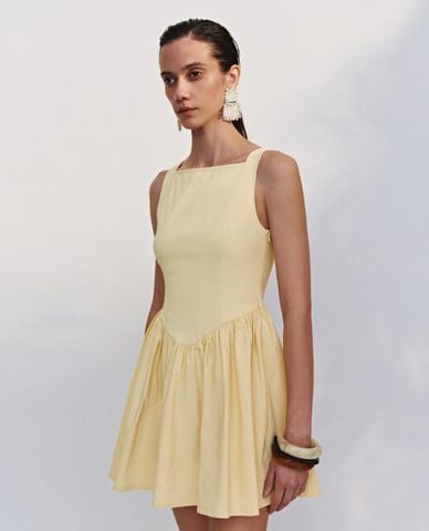  URBAN REVIVO - Đầm hai dây mini cổ vuông xếp li 