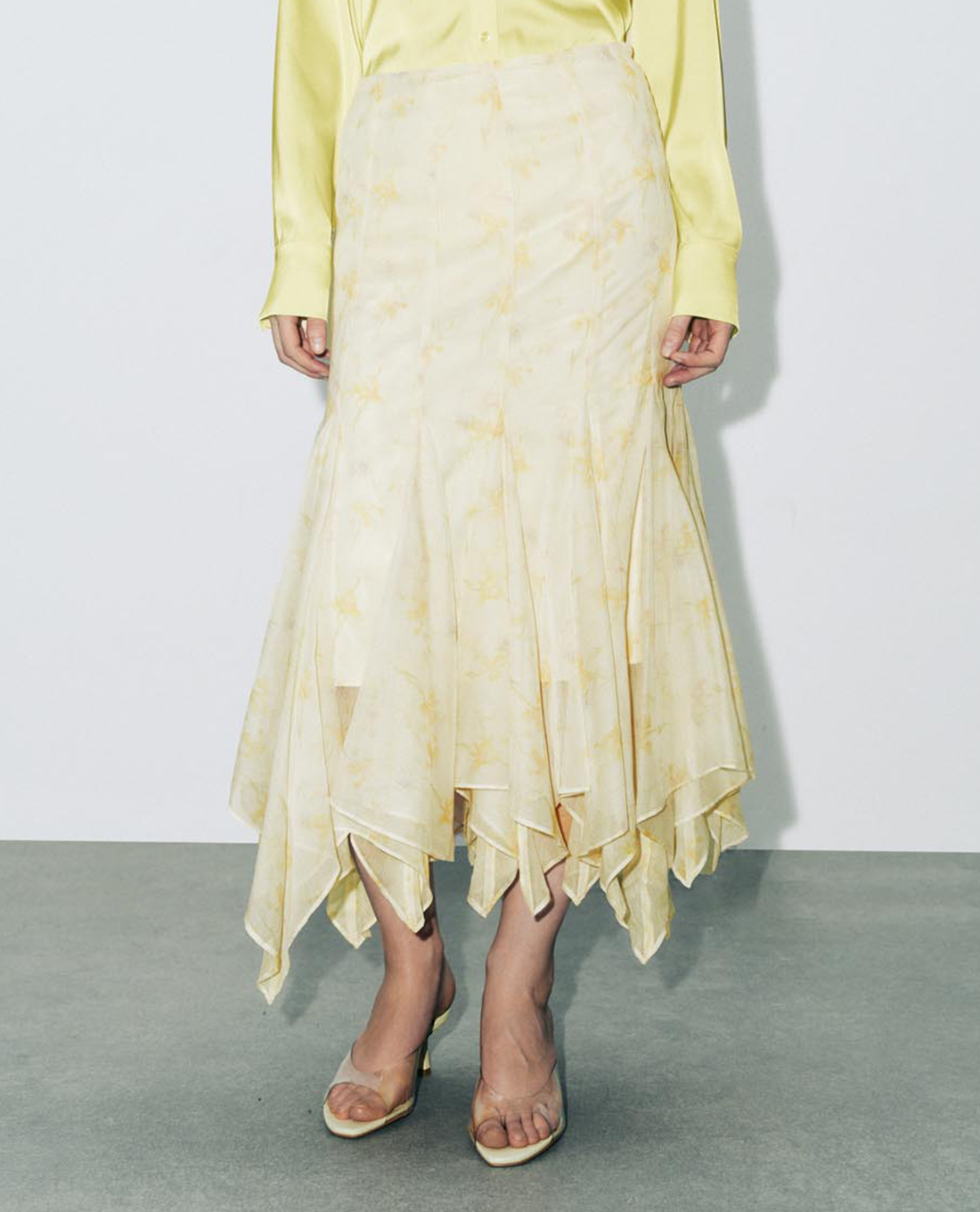 URBAN REVIVO - Chân váy chữ A midi bất đối xứng