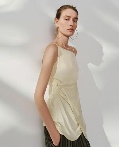  URBAN REVIVO - Áo hai dây nữ bất đối xứng 