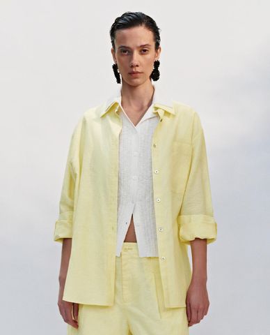  URBAN REVIVO - Áo sơ mi nữ cổ bẻ tay dài thanh lịch 