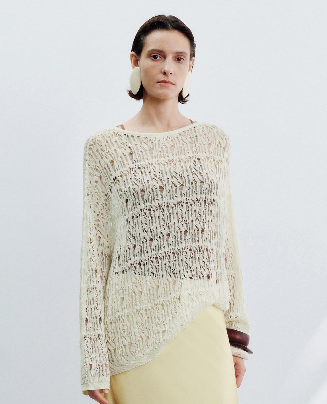 URBAN REVIVO - Áo dệt kim nữ cổ tròn tay dài phối ren