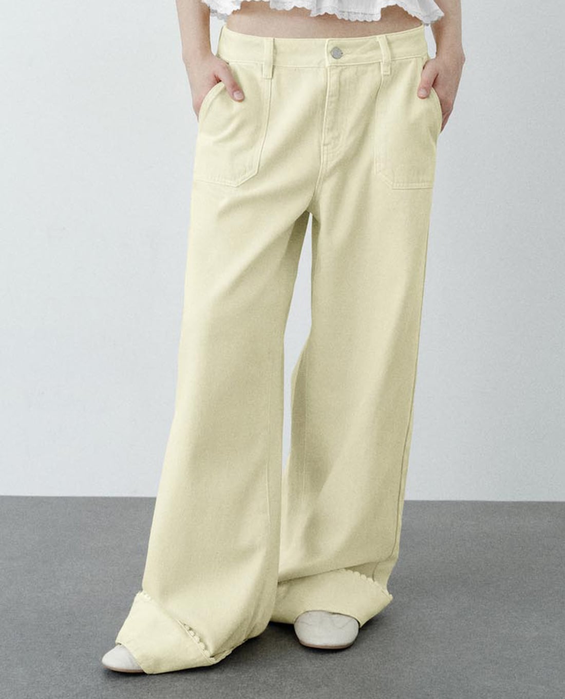 URBAN REVIVO - Quần jeans nữ ống rộng túi hộp