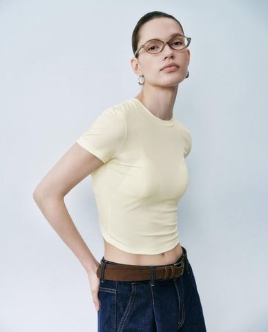  URBAN REVIVO - Áo croptop nữ cổ tròn tay ngắn cut out 