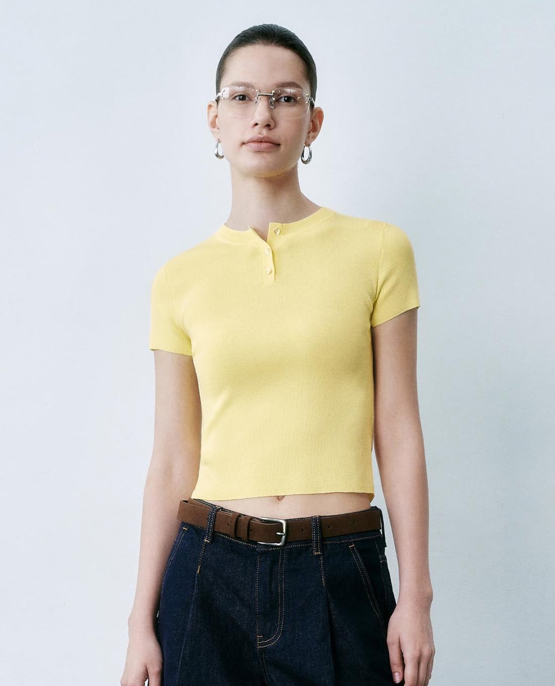 URBAN REVIVO - Áo dệt kim nữ cổ tròn tay ngắn