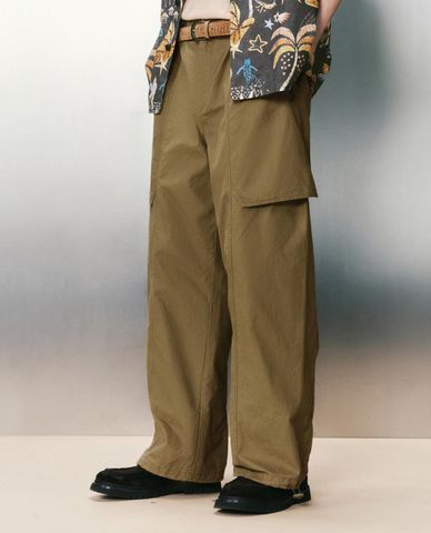  URBAN REVIVO - Quần nam ống rộng lưng thun 