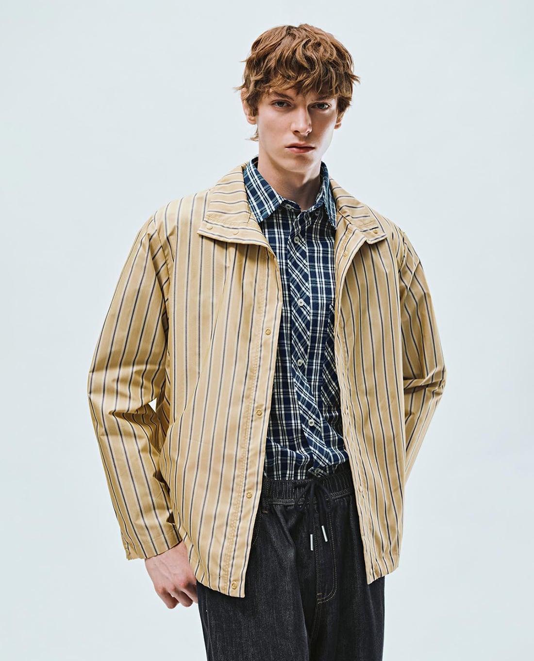 URBAN REVIVO - Áo khoác sơ mi nam cổ cao tay dài kẻ sọc