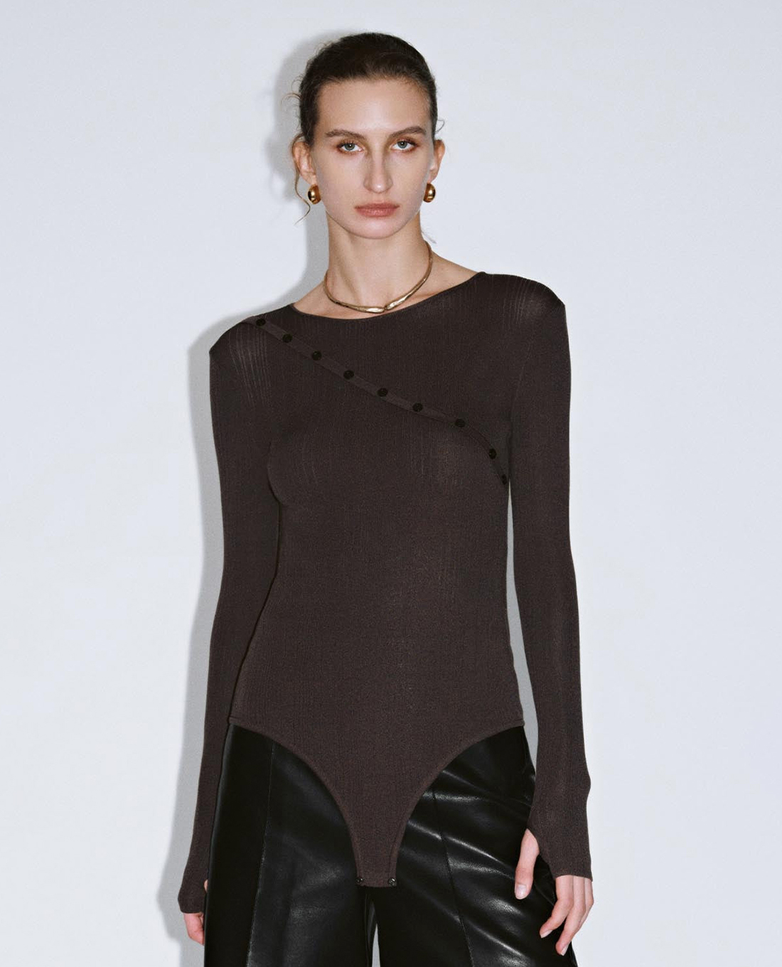 URBAN REVIVO - Bodysuit nữ tay dài nút chéo