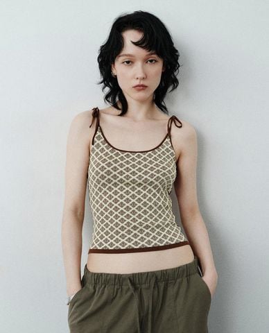  URBAN REVIVO - Áo hai dây nữ dệt kim họa tiết ô lưới 