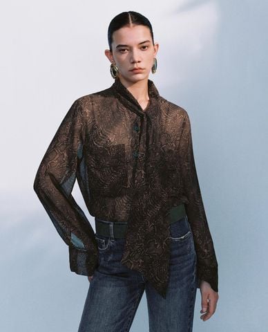  URBAN REVIVO - Áo sơ mi nữ tay dài thắt nơ xuyên thấu 