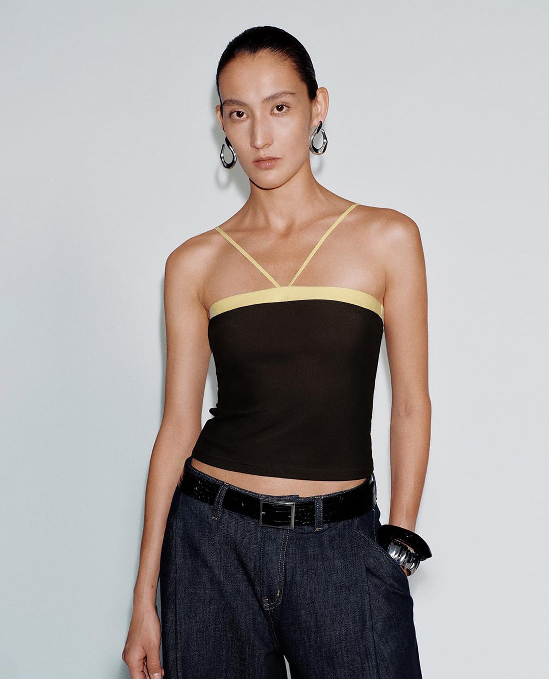 URBAN REVIVO - Áo hai dây nữ phối viền phom ôm