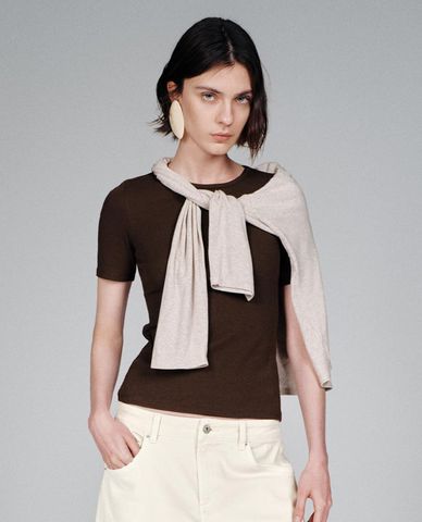  URBAN REVIVO - Áo thun nữ cổ tròn tay ngắn phom ôm 