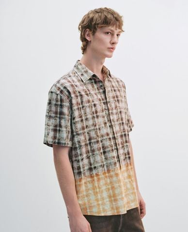  URBAN REVIVO - Áo sơ mi nam cổ bẻ tay ngắn kẻ caro 