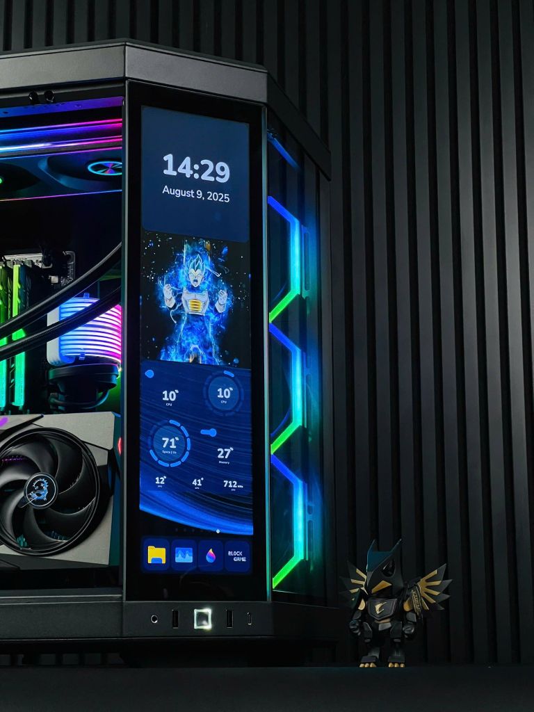 CASE HYTE Y70 TOUCH INFINITE + RISER PCIE 4.0 BLACK