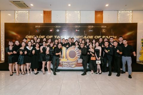 QSR 10 YEARS VIỆT NAM