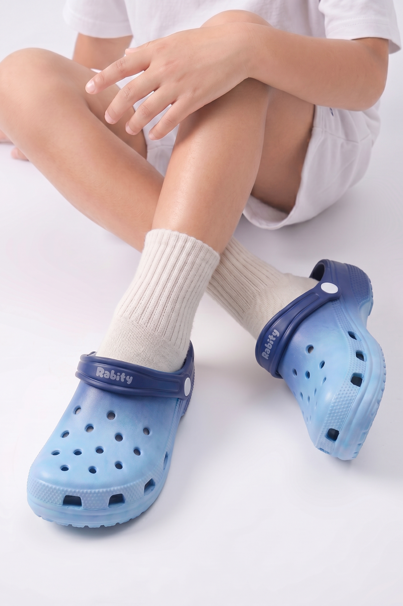 Bé mang dép sục EVA GO-FLEX Rabity màu xanh nhẹ chân trong mùa hè