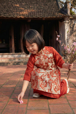 Áo dài bé gái NU NỐNG gấm thêu phối tay voan dài tay Rabity 916.028